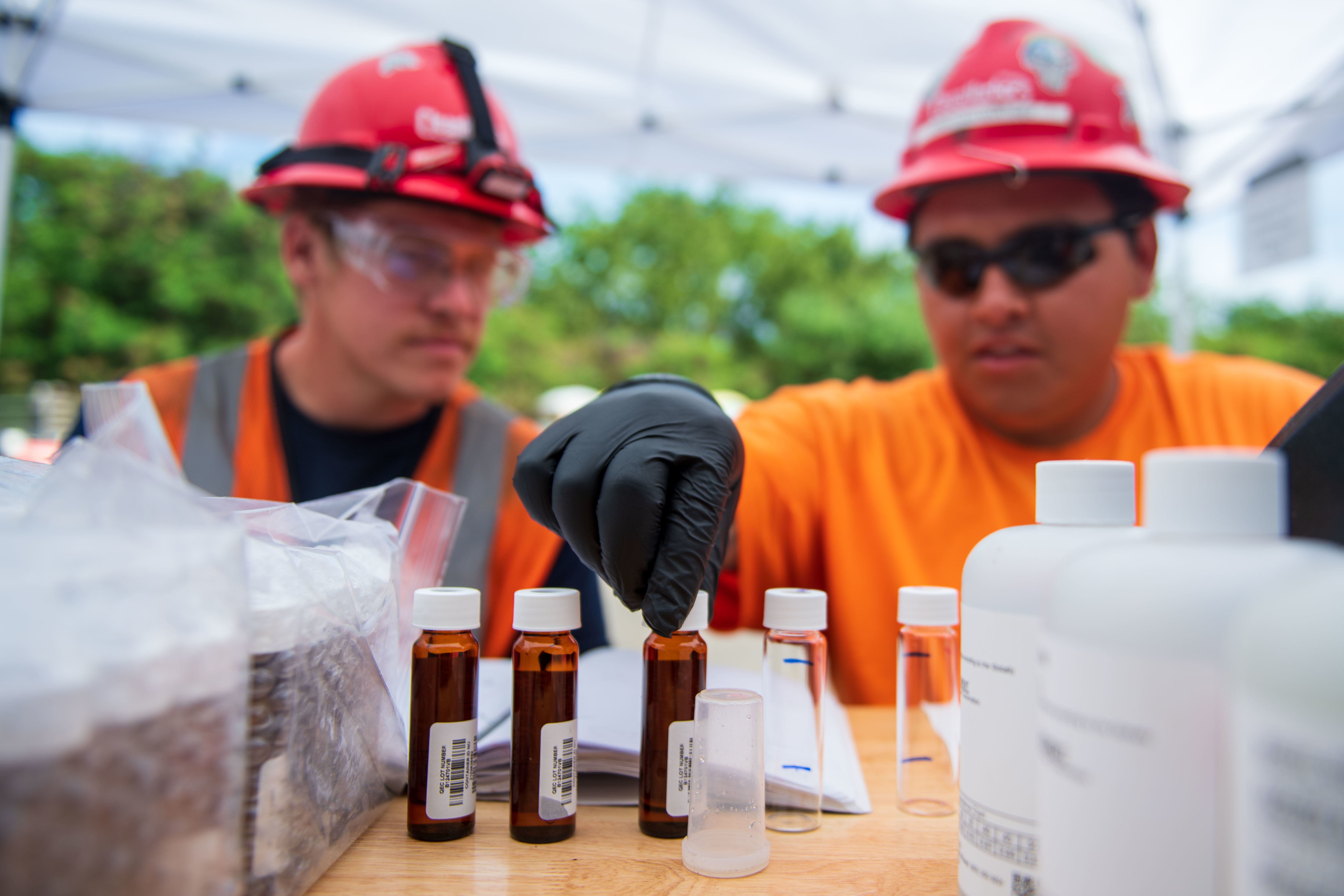AIEA, Hawaii (March 17, 2022) Matt Cornman, left, and Jonathan Martinez, Naval Facilities Engineering Systems Command contractors, process water samples as a part of real-time monitoring at Red Hill Well.  (Photo by: MC2 MarQueon Tramble)