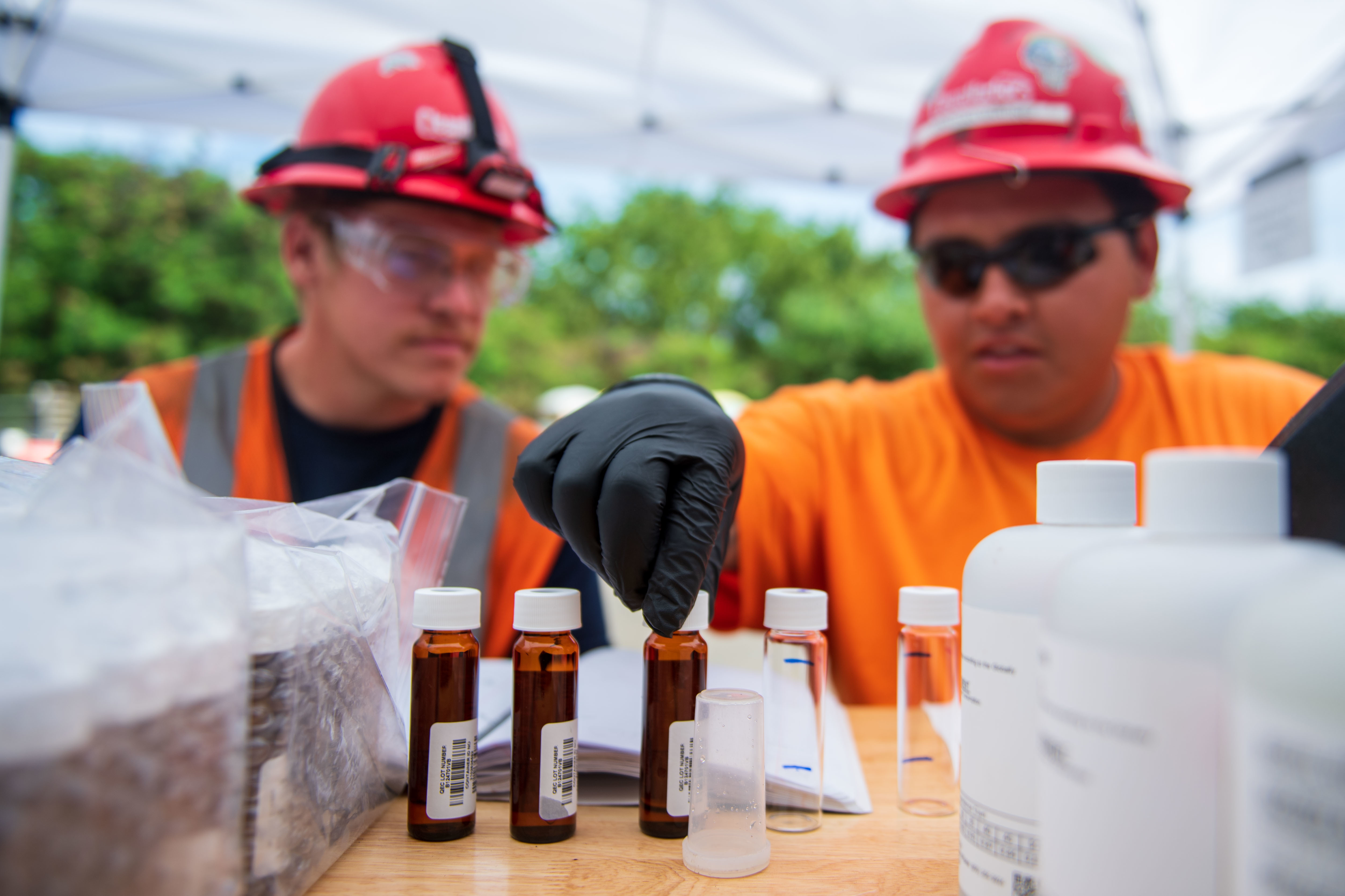 AIEA, Hawaii (March 17, 2022) Matt Cornman, left, and Jonathan Martinez, Naval Facilities Engineering Systems Command contractors, process water samples as a part of real-time monitoring at Red Hill Well. (Photo by: MC2 MarQueon Tramble) AIEA, Hawaii (March 17, 2022) Matt Cornman, left, and Jonathan Martinez, Naval Facilities Engineering Systems Command contractors, process water samples as a part of real-time monitoring at Red Hill Well. (Photo by: MC2 MarQueon Tramble)